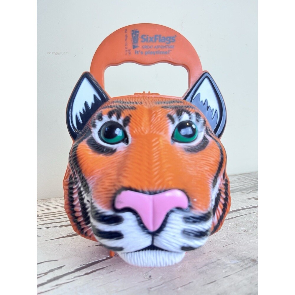 Vintage Six Flags Tiger Head Plastic Meal Pack Carring Case 8"x6” Retro Souvenir